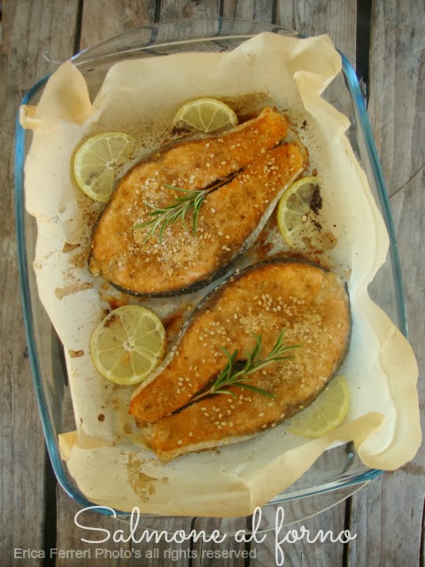 salmone al forno con rosmarino e pagrattato
