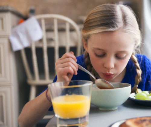 Rimedi contro l’influenza? Acqua e brodo di pollo!